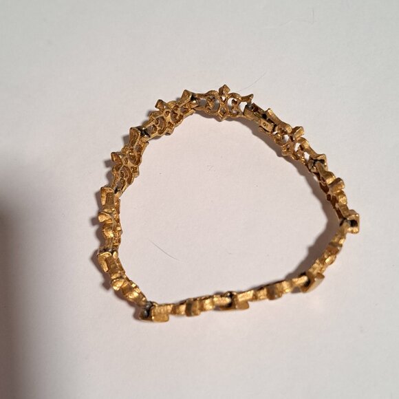 Avon gold tone bracelet with intricate designs - Picture 8 of 8